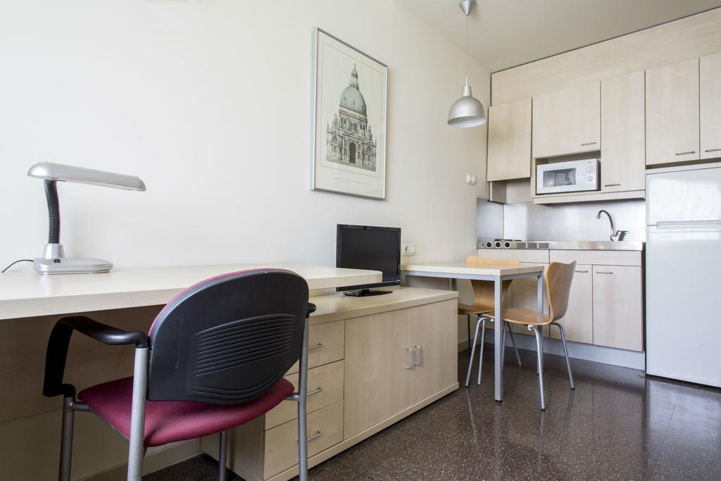 Residencia Universitaria Resa Los Abedules Pamplona Buitenkant foto