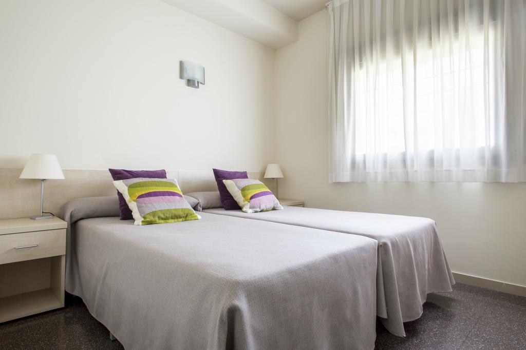 Residencia Universitaria Resa Los Abedules Pamplona Buitenkant foto