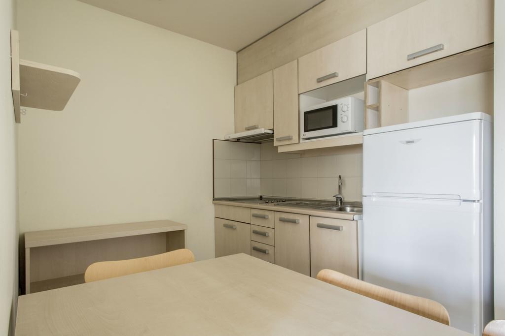 Residencia Universitaria Resa Los Abedules Pamplona Buitenkant foto