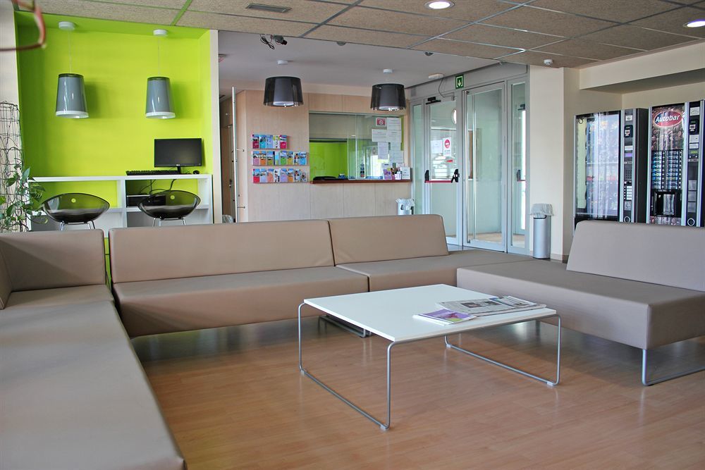 Residencia Universitaria Resa Los Abedules Pamplona Buitenkant foto