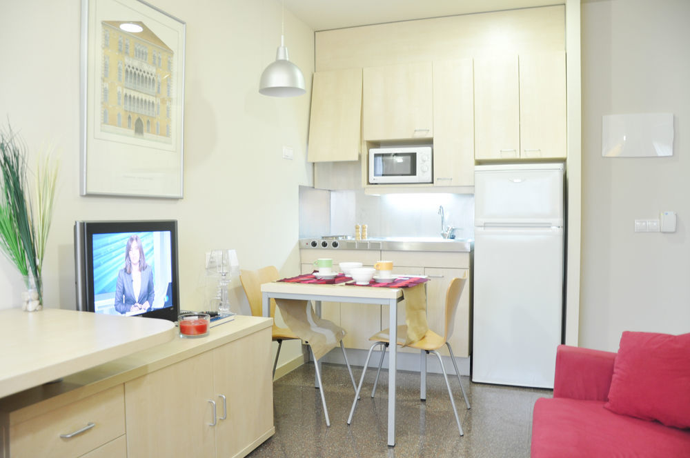 Residencia Universitaria Resa Los Abedules Pamplona Buitenkant foto