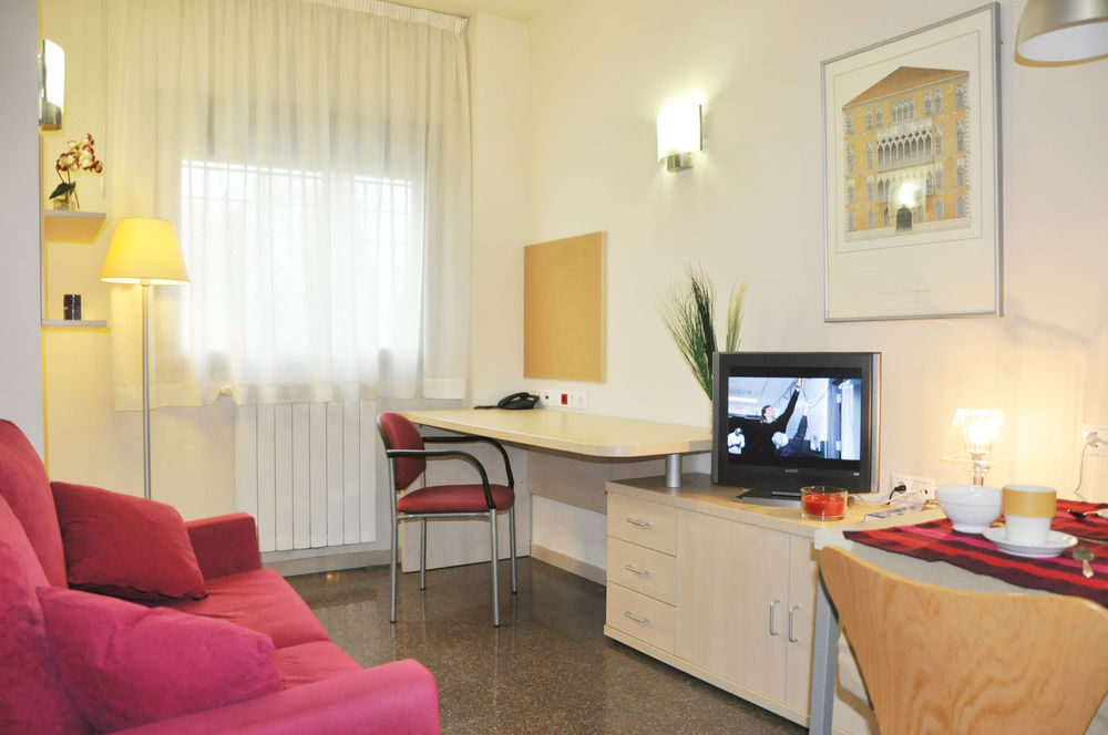 Residencia Universitaria Resa Los Abedules Pamplona Buitenkant foto